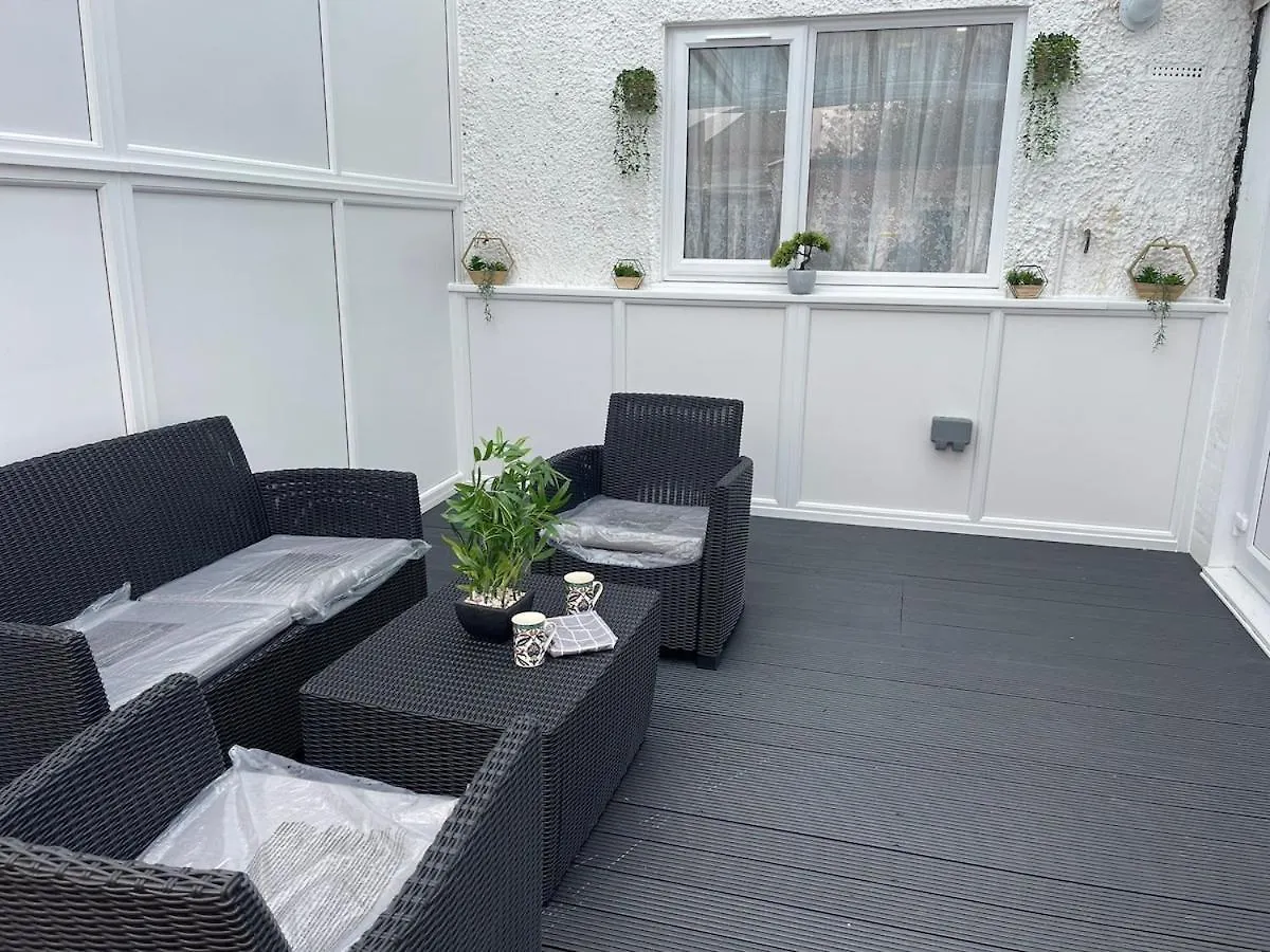 Holiday home Peaceful 3 Bedrooms House To Rent In East London Dagenham
