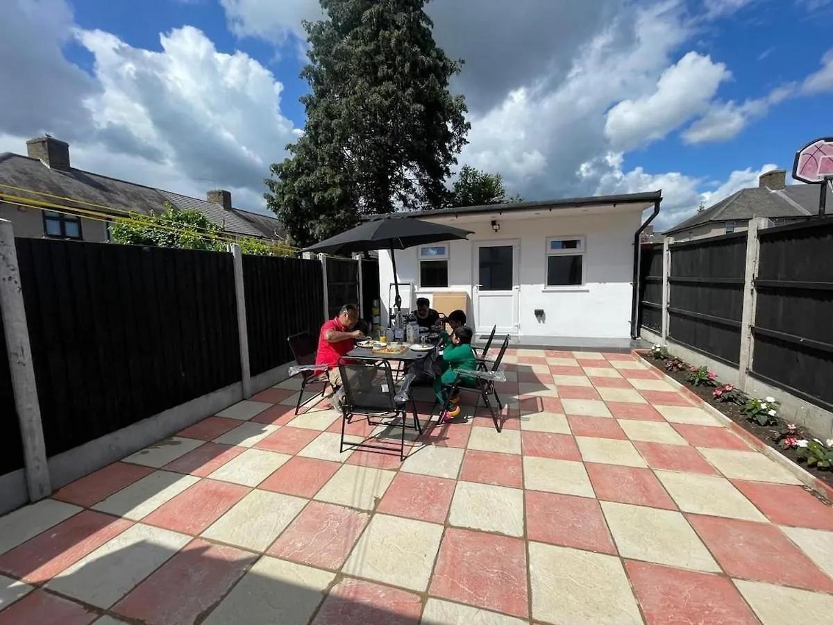 Peaceful 3 Bedrooms House To Rent In East London Dagenham United Kingdom