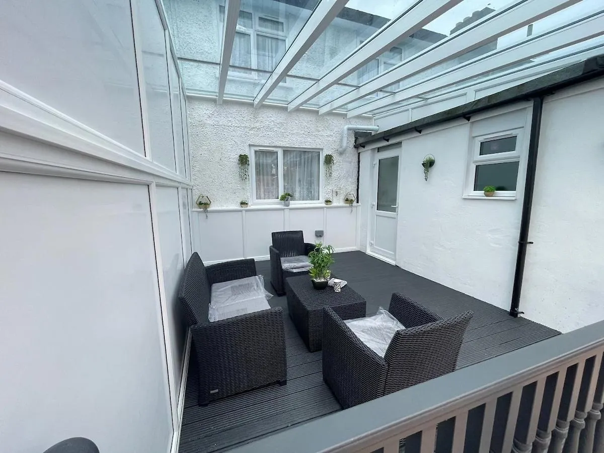 Peaceful 3 Bedrooms House To Rent In East London Dagenham 0*,