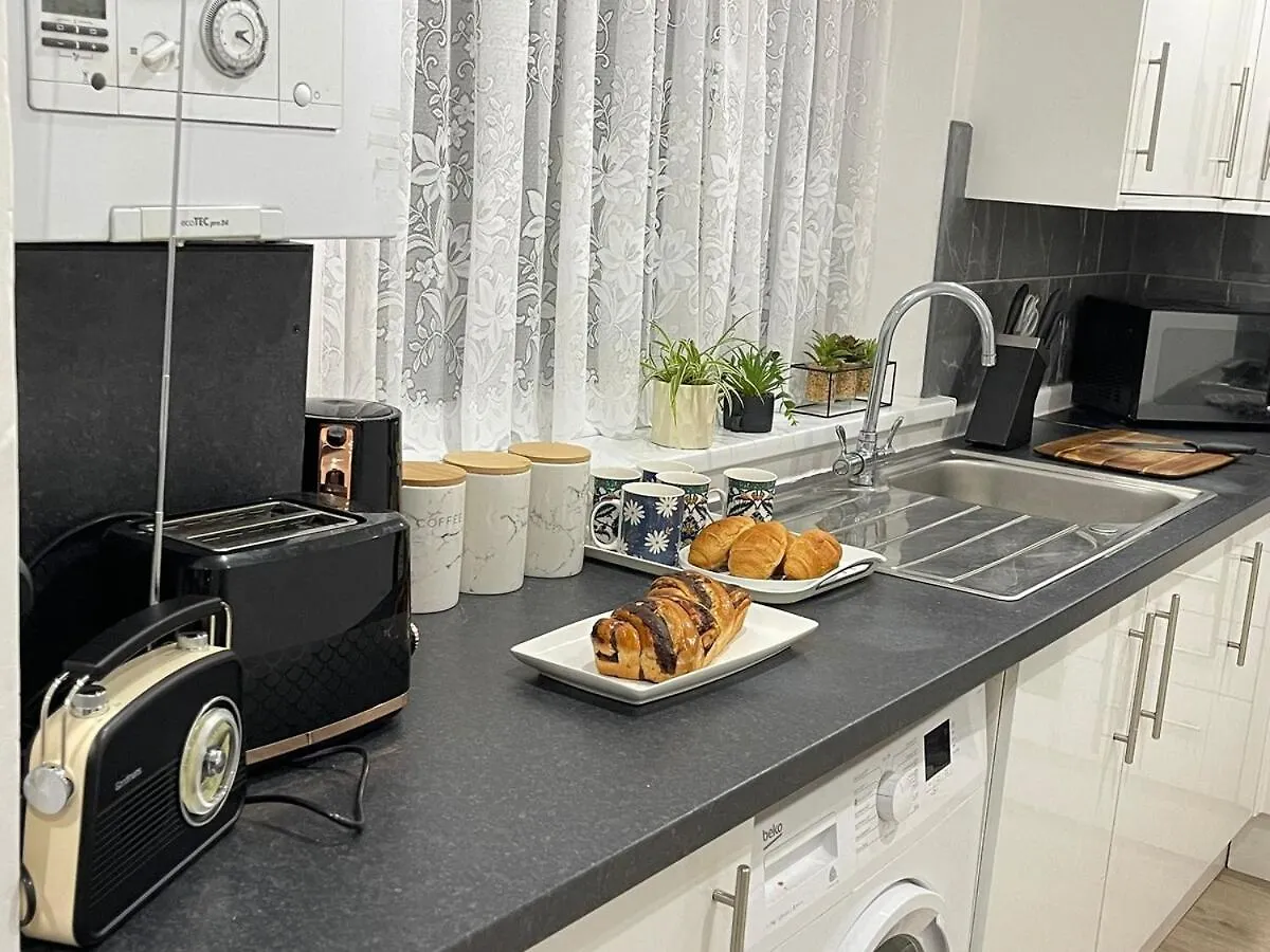 Holiday home Peaceful 3 Bedrooms House To Rent In East London Dagenham