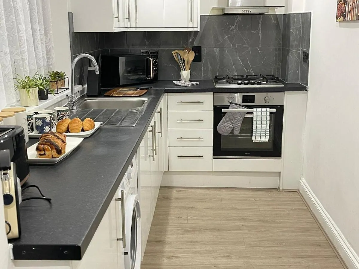 Peaceful 3 Bedrooms House To Rent In East London Dagenham United Kingdom